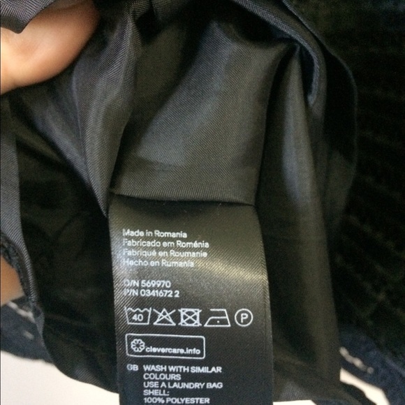 H&M sleeveless fit&flare black dress low cut v neck - Picture 6 of 9